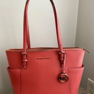 New Coral/pink Michael Kors Jetset purse